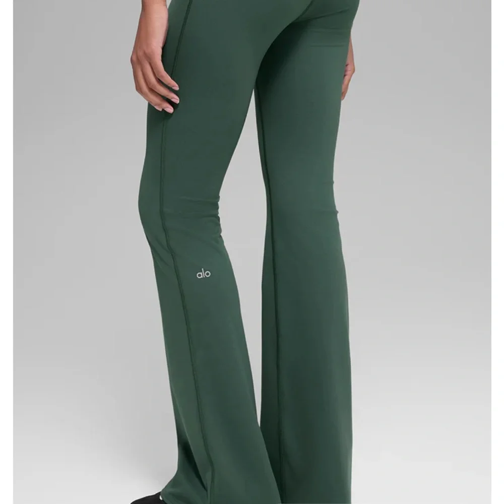 Alo Women's Green Flared Pants - Picture 2 of 7